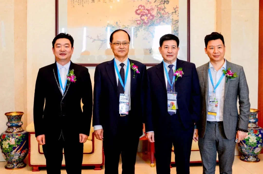 億合門窗榮譽(yù)的背后 是億合人的勤勉和堅守